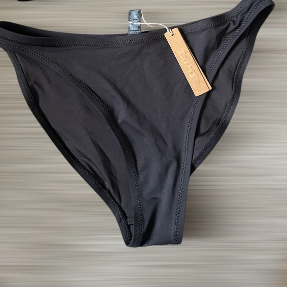 SKIMS Swim Midwaist Bottom Size Small New With Tags in Color Onyx